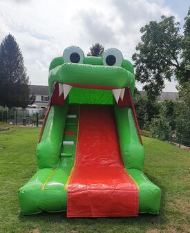 Le Croco, rires assurés dans ce toboggan aux grandes dents :). Pour enfants de 3 à 8 ans.