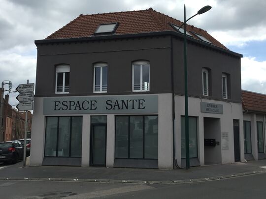 Espace Santé situé à l'angle de la rue Georges Lefebvre et la rue des lumières